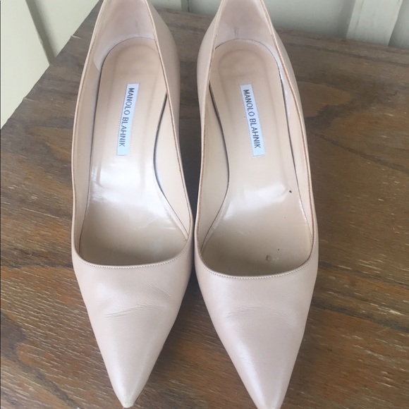 Manolo Blahnik Shoes - Manolo Blahnik nude pumps size 391/2 GUC